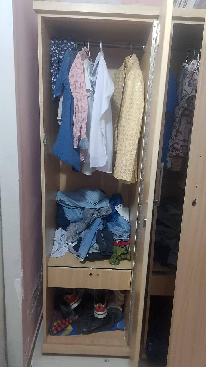 Single bed with two almari 9
