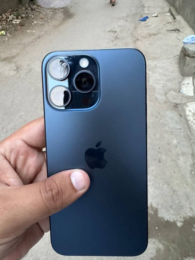 Apple iPhone 15 Pro Max 1