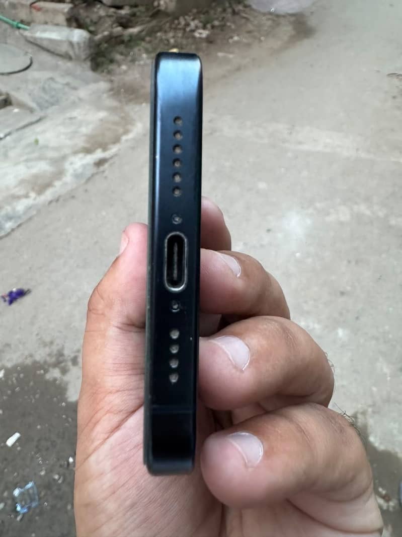 Apple iPhone 15 Pro Max 3