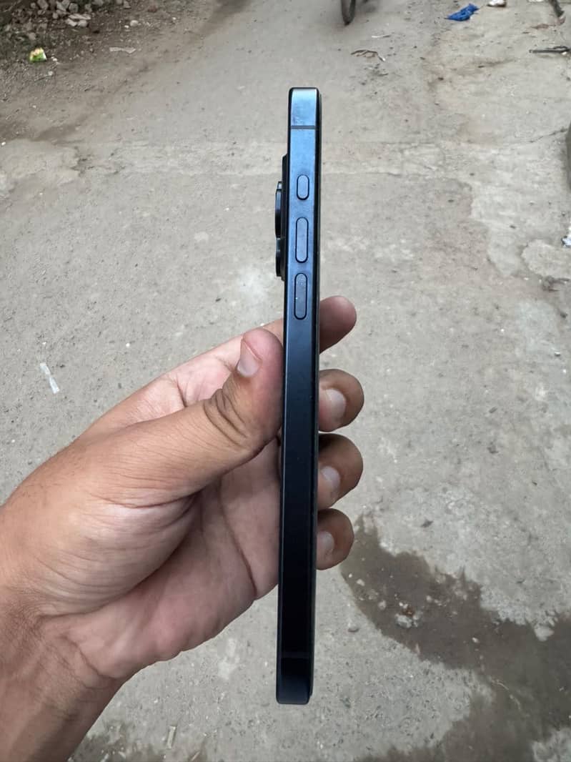 Apple iPhone 15 Pro Max 4
