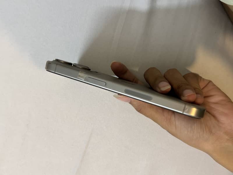 Apple iPhone 15 Pro 3