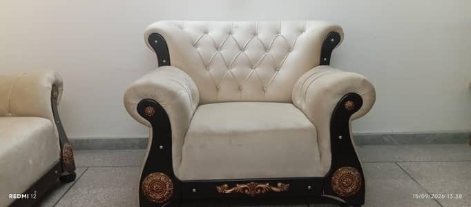 Luxury 7-Seater Sofa Set with Center Table – Used