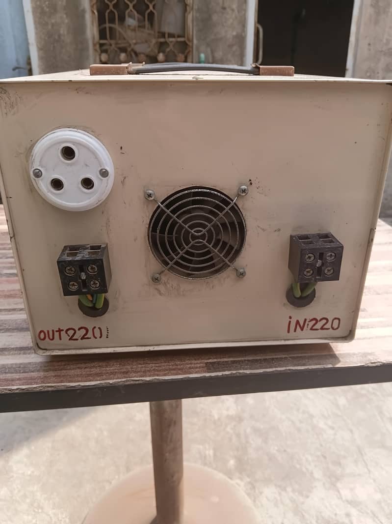 Automatic voltage stabilizer 4