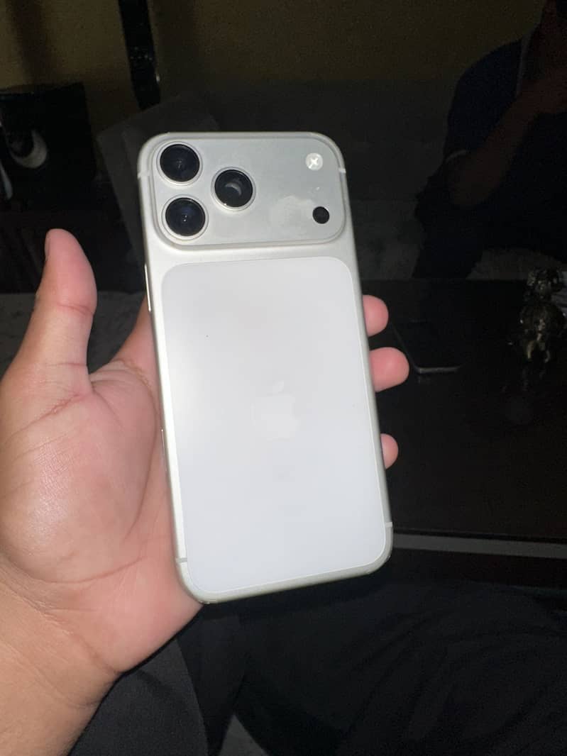 Apple iPhone 17 Pro Max 5