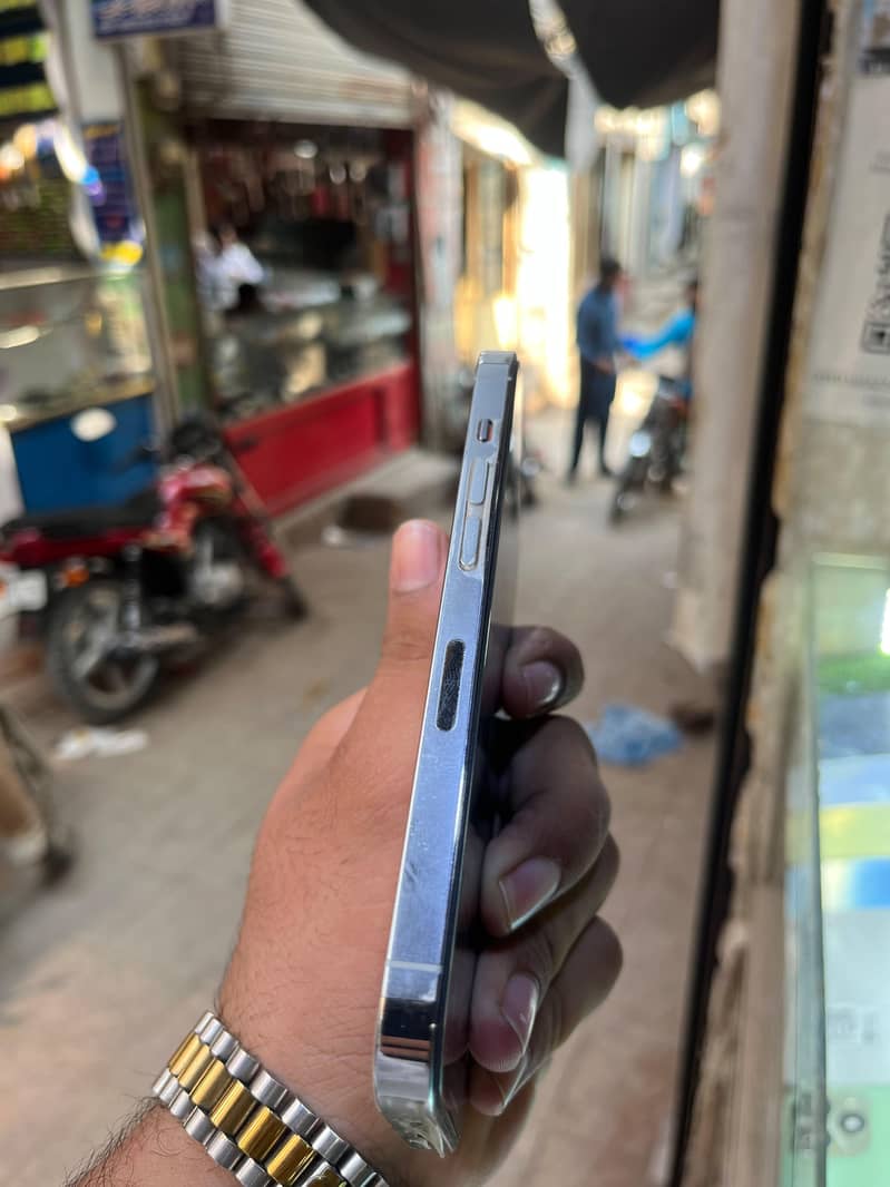 Apple iPhone 14 Pro 2
