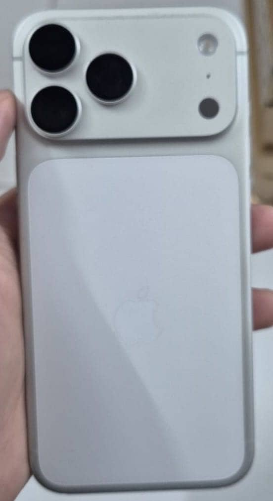 Apple iPhone 17 Pro Max 1