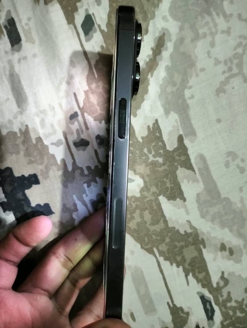 iPhone 14 Pro Max 4