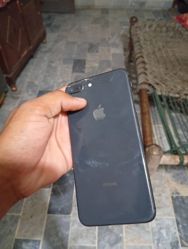 Apple iPhone 8 Plus 0