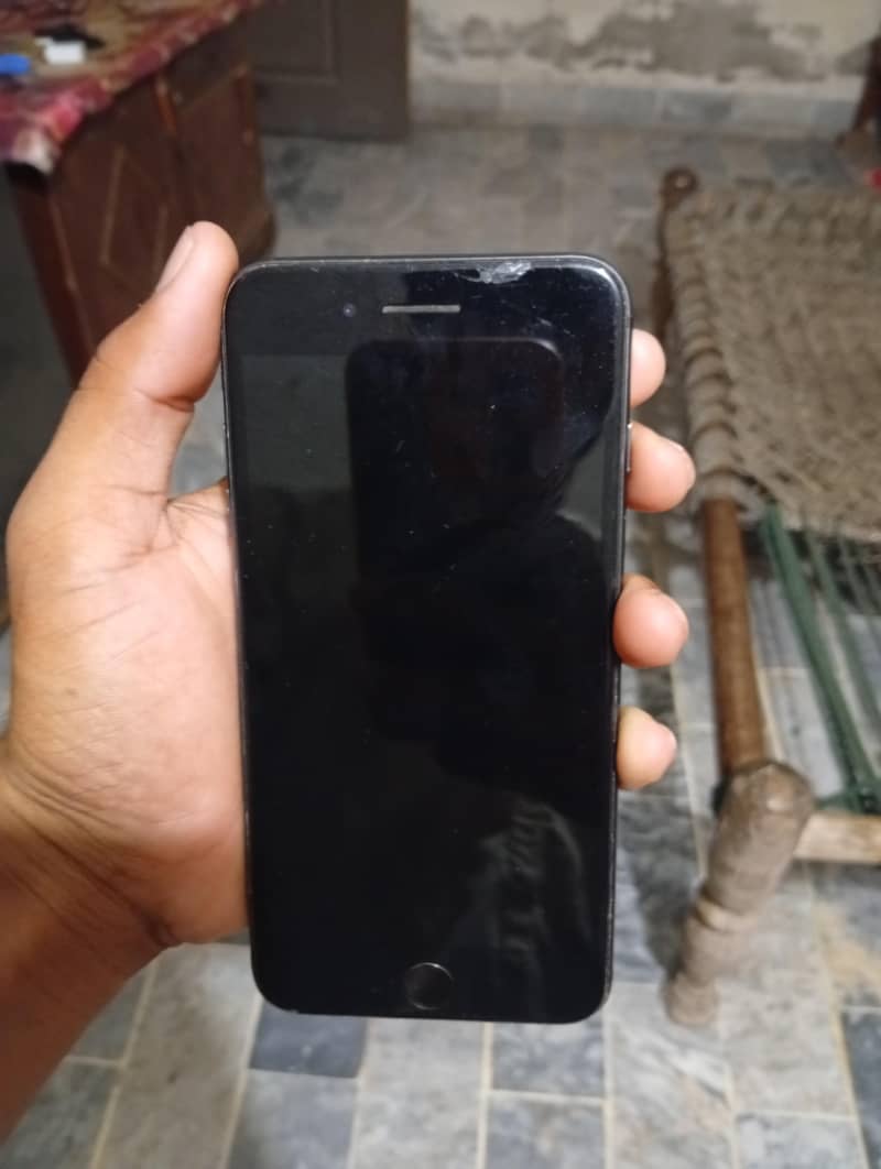 Apple iPhone 8 Plus 1