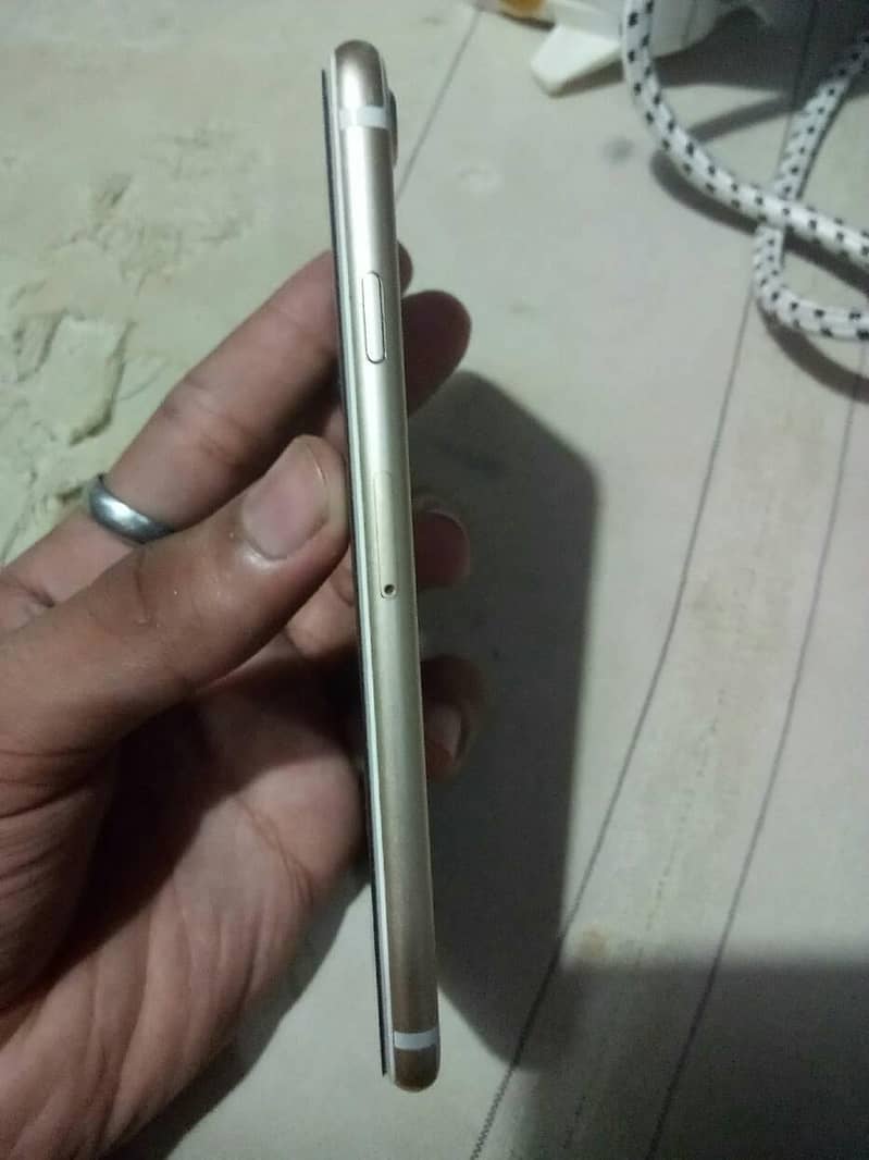 Apple iPhone 7 2