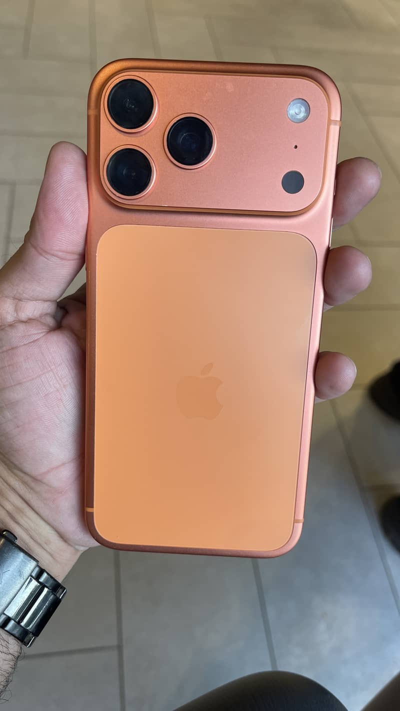Apple iPhone 17 Pro Max 1