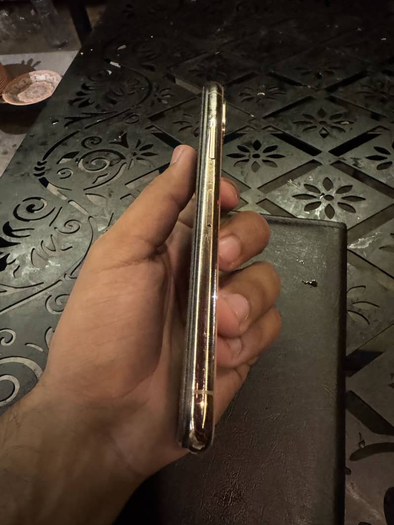Apple iPhone XS 3