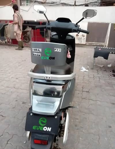 scooty Even 2025 model WhatsApp number 03220783802