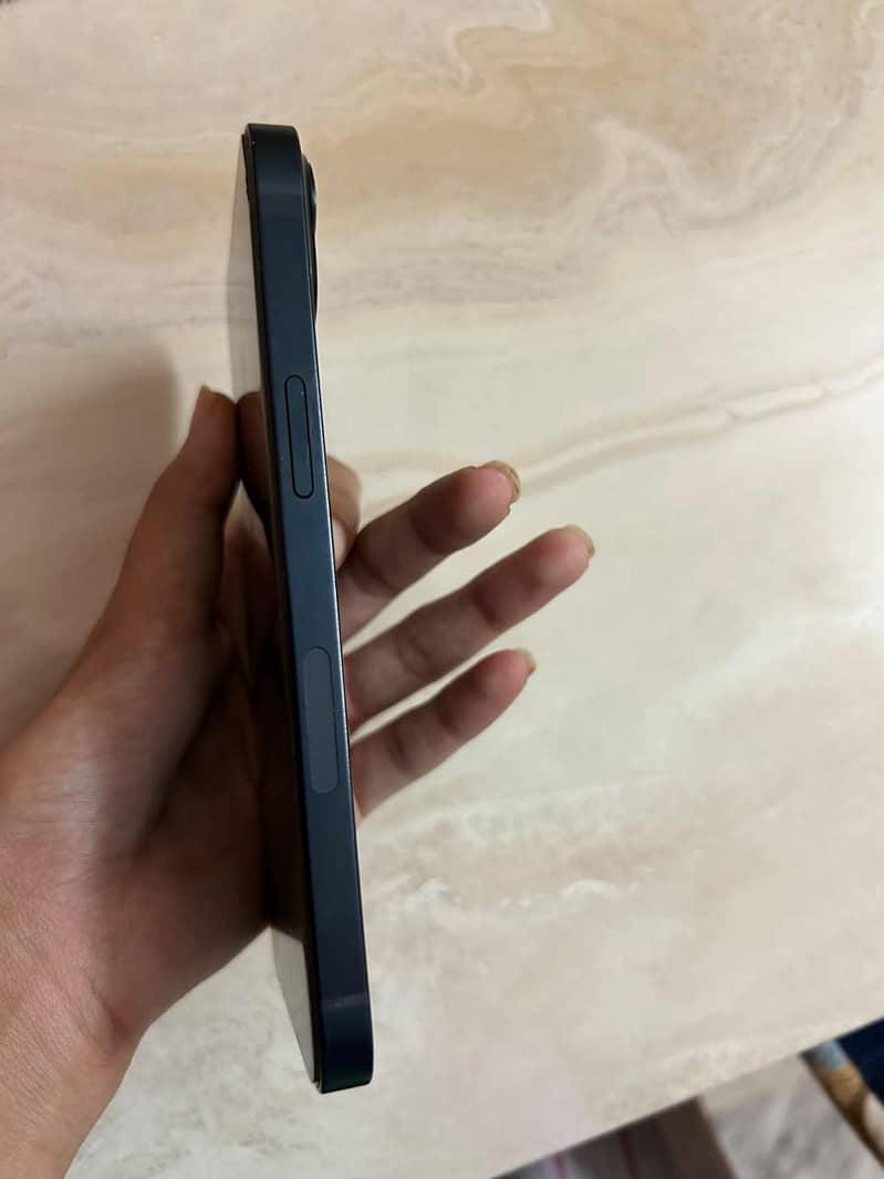 Apple iPhone 13 2
