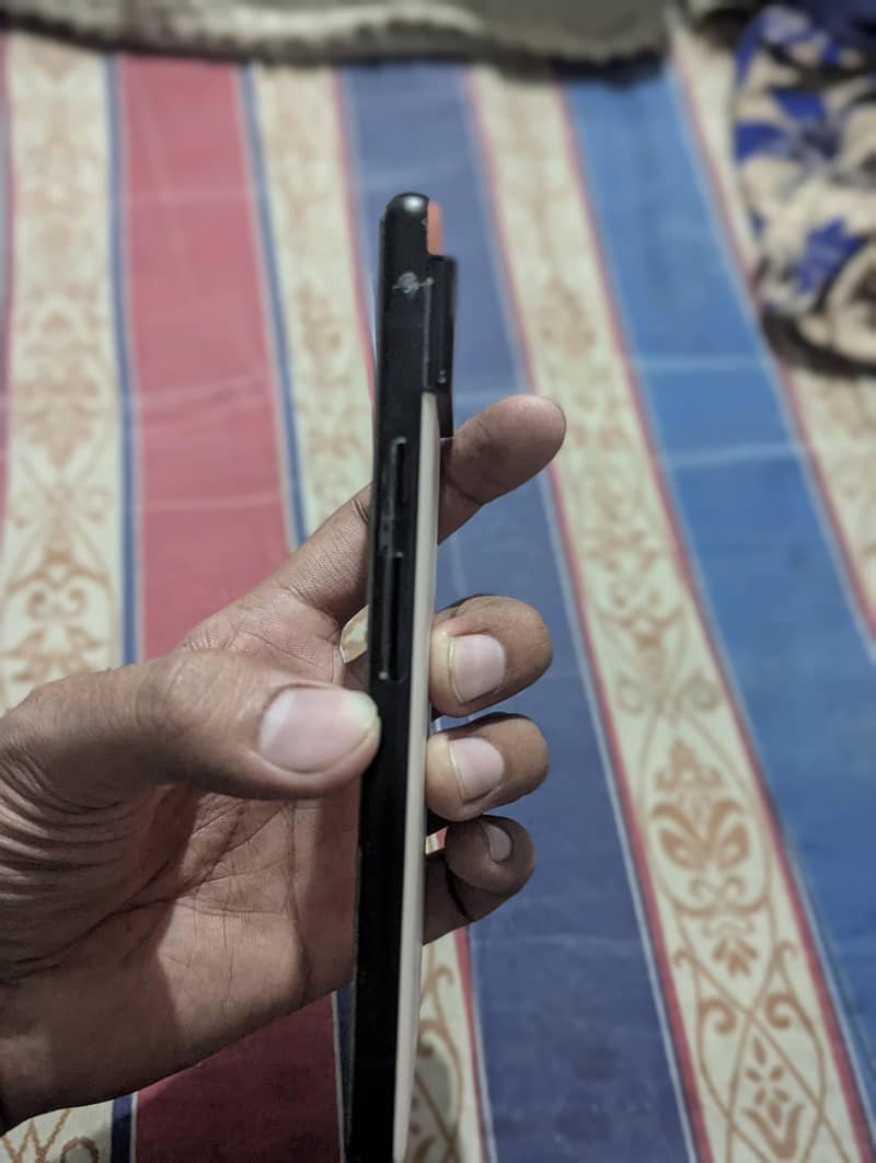 Google Pixel 6 4