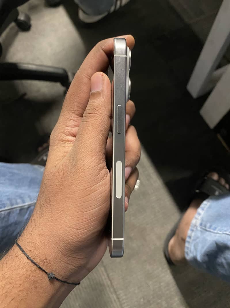 Apple iPhone 15 Pro 4
