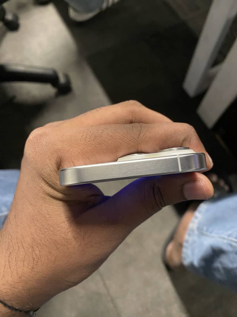 Apple iPhone 15 Pro 6