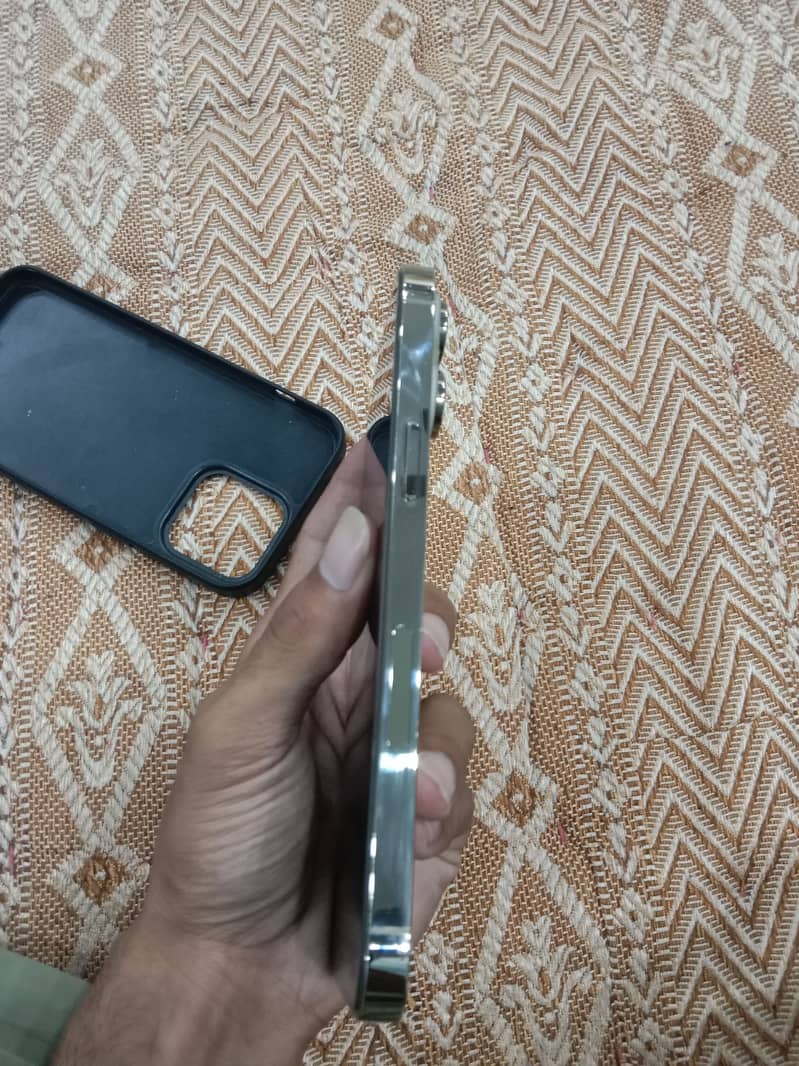 Apple iPhone 14 Pro Max 4