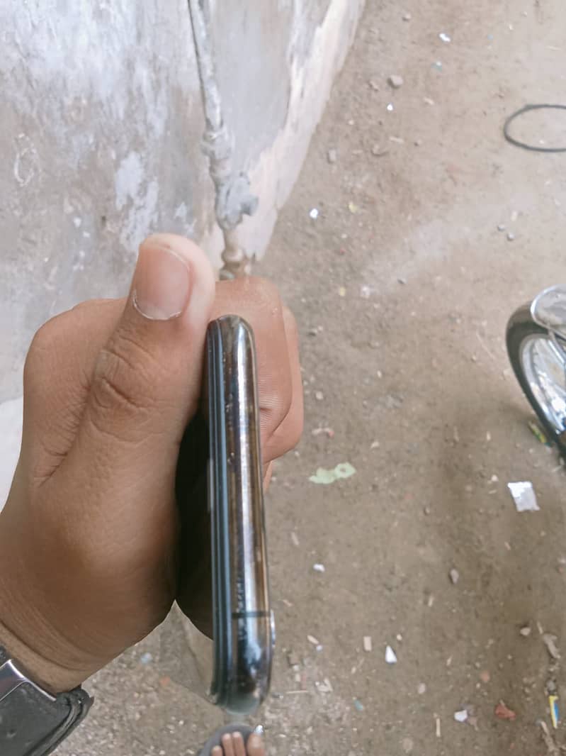 Apple iPhone XS 3