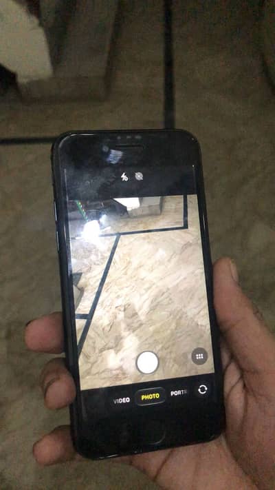Apple iPhone SE