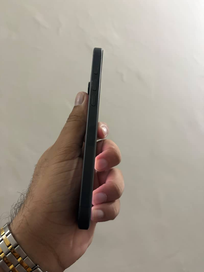 Apple iPhone 15 Pro Max 2
