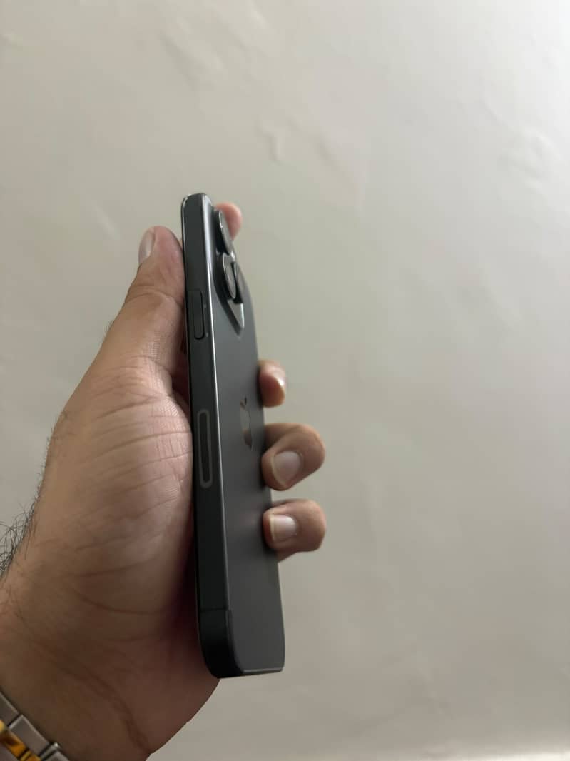 Apple iPhone 15 Pro Max 3