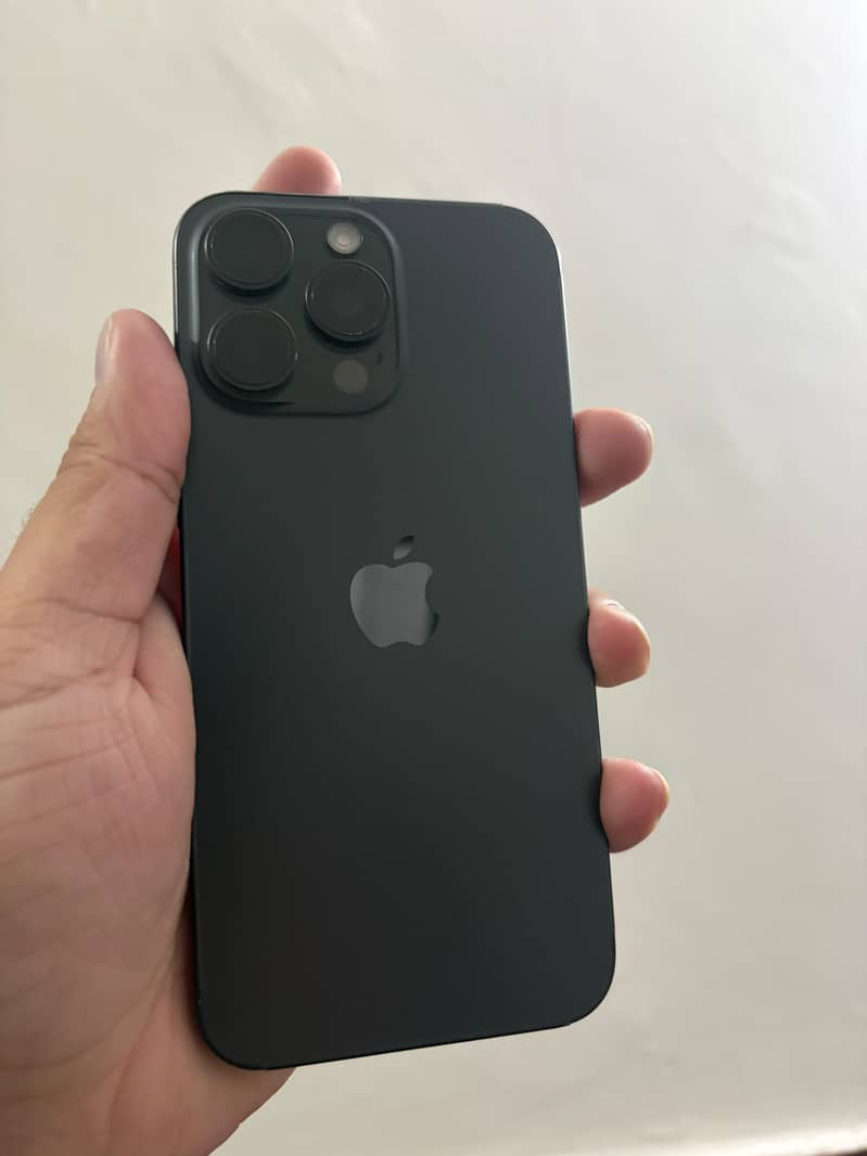 Apple iPhone 15 Pro Max 4