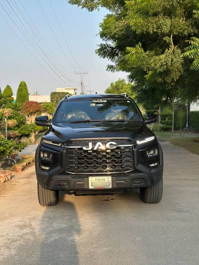 Jac t9 Hunter / Revo Rocco / fourtuner/Land Cruiser parado