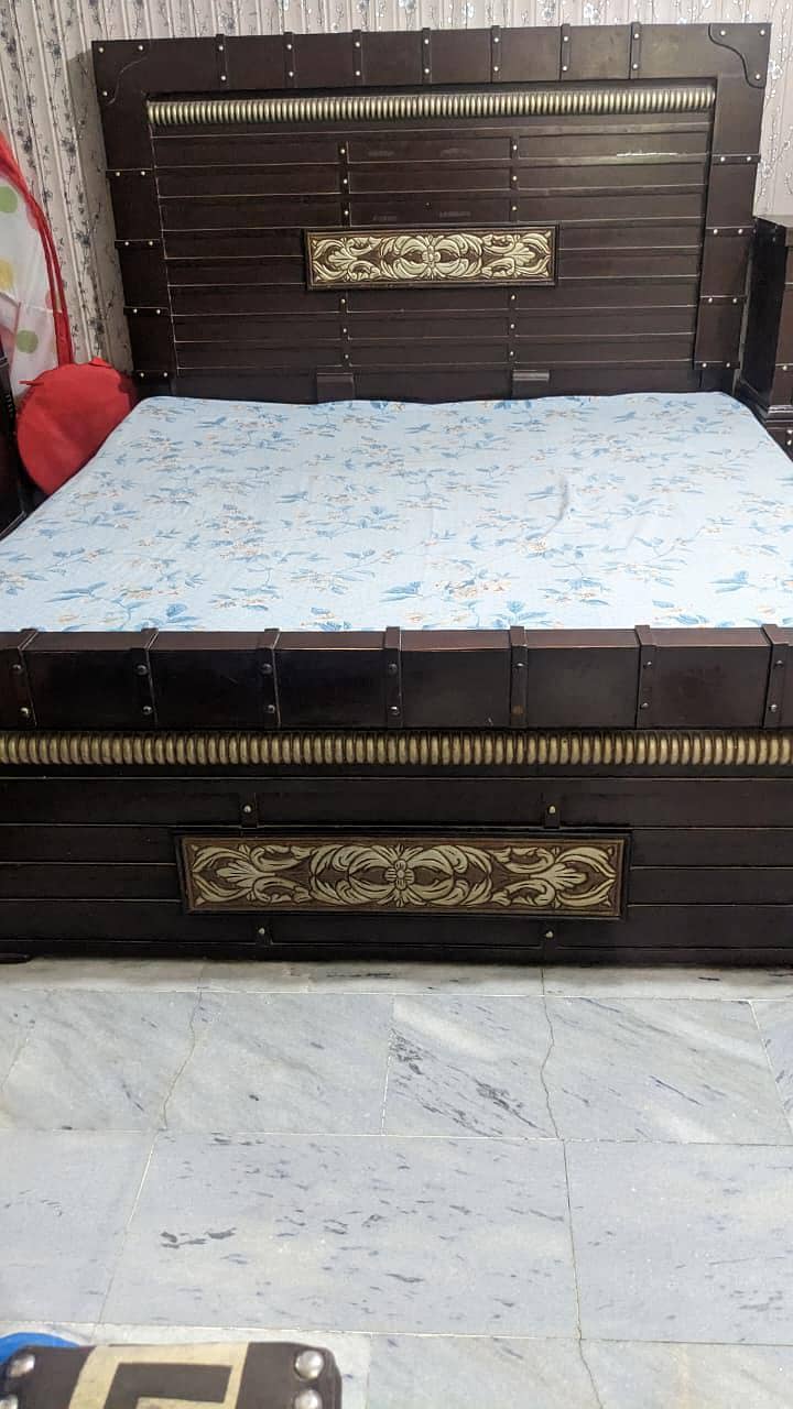 Bed with side tables 2