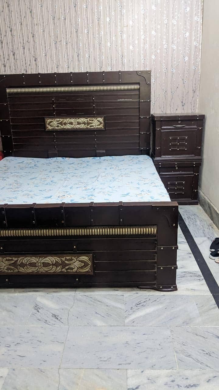 Bed with side tables 3