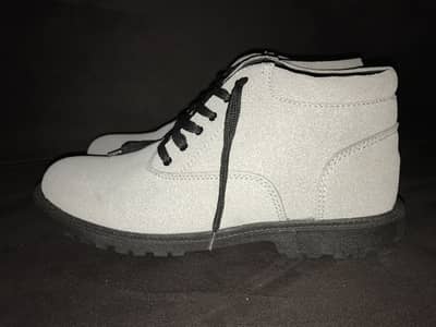 I’m selling these grey boots they are brand new never worn.