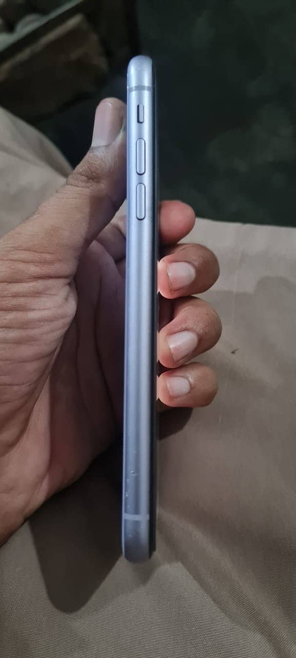 Apple iPhone 11 3