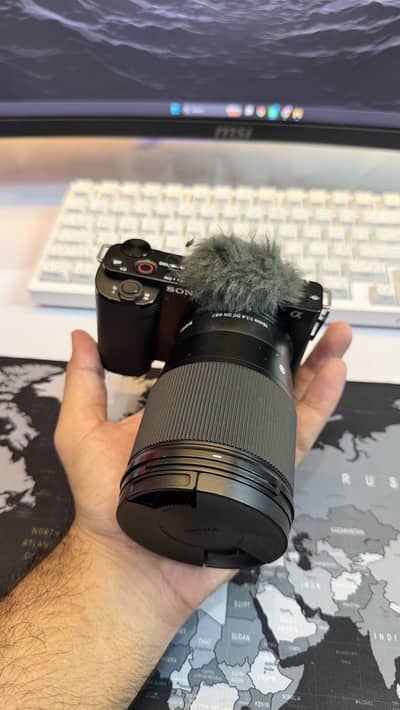 Soney ZV E10 with Lense Sigma 16mm 1.4f , 9.5/10 Condition with Bag