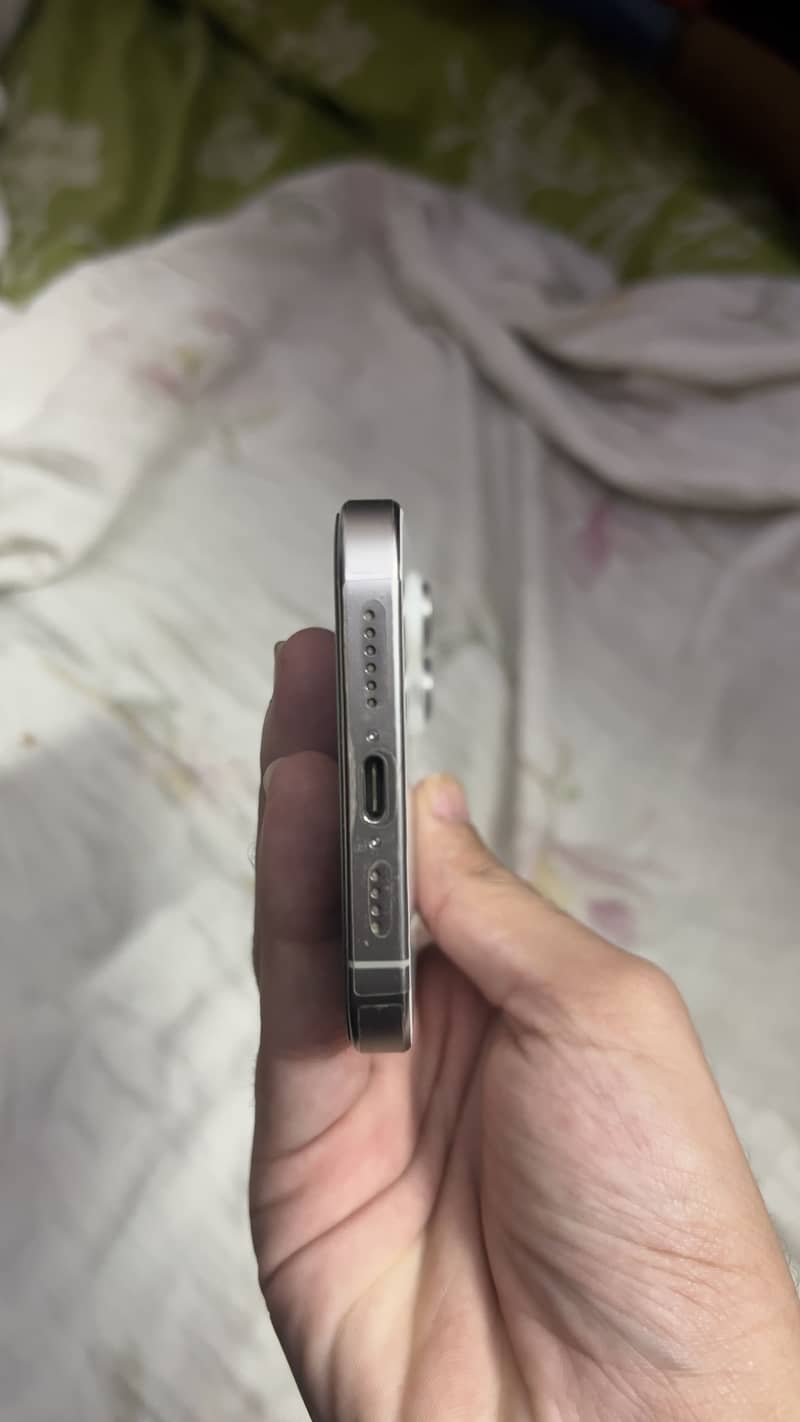 Apple iPhone 15 Pro Max 2