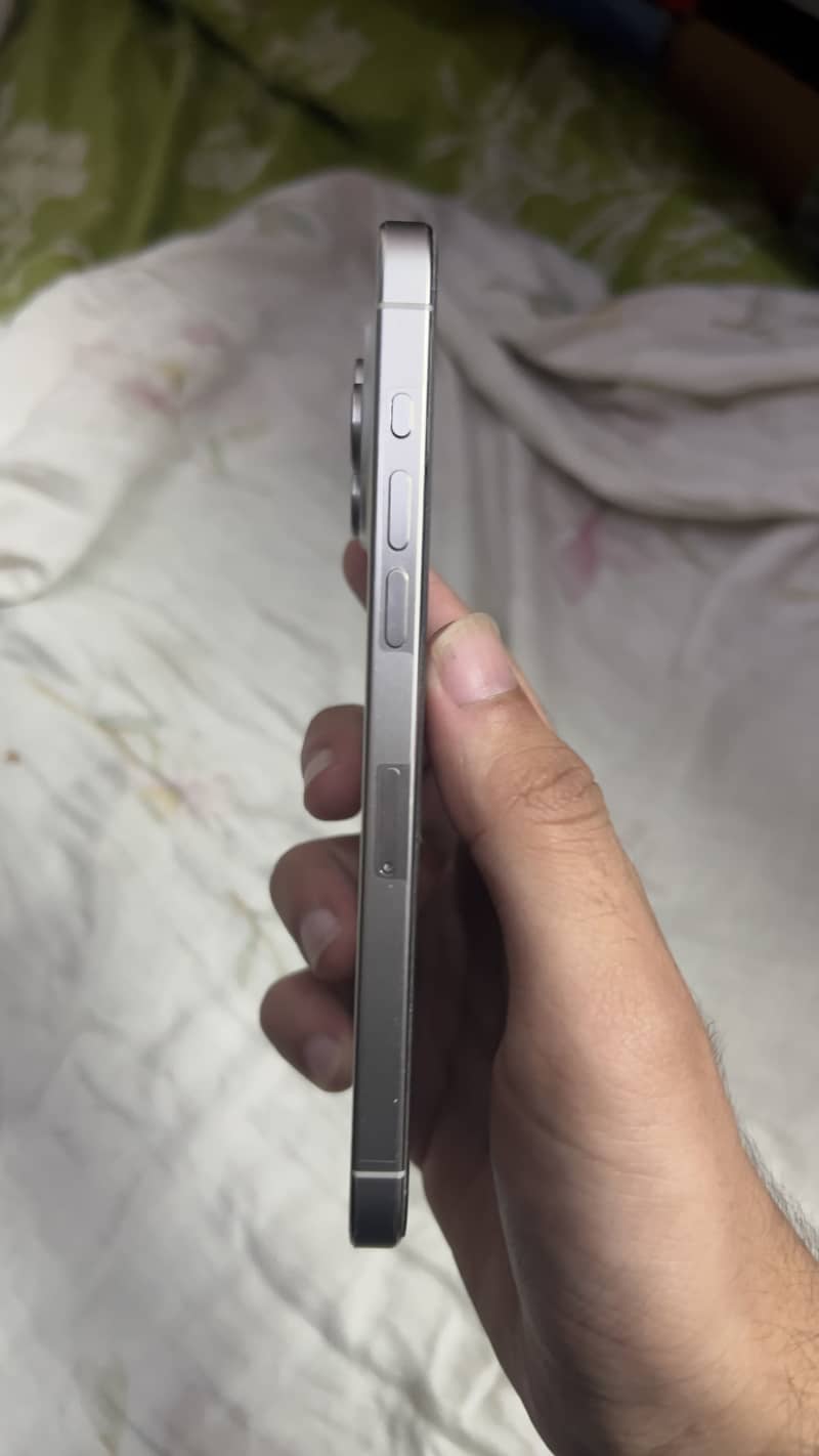 Apple iPhone 15 Pro Max 3