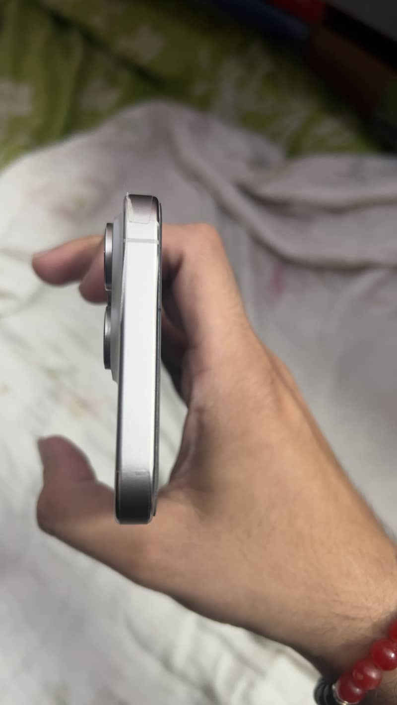 Apple iPhone 15 Pro Max 4