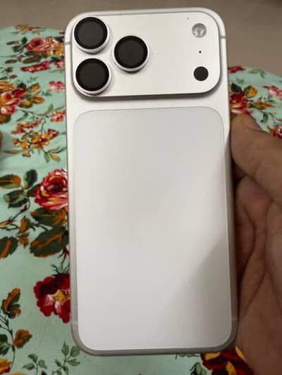 Apple iPhone 17 Pro Max JV Box Open