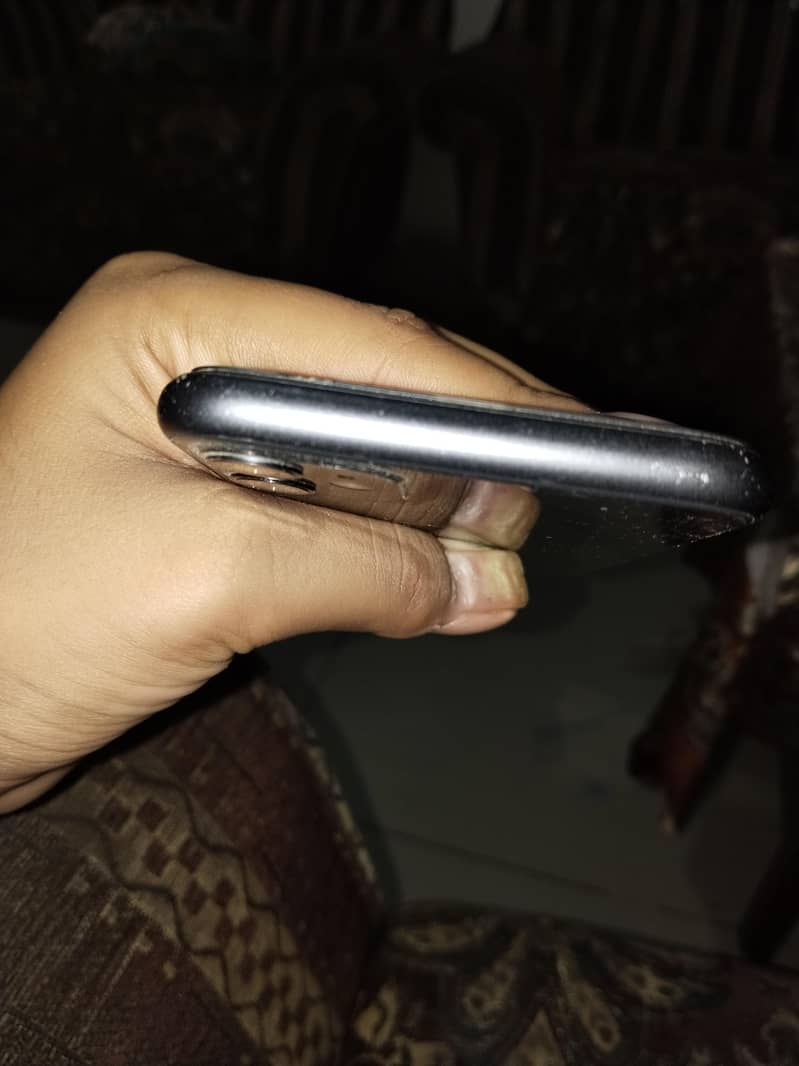 Apple iPhone 11 3