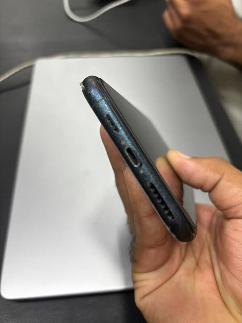 Apple iPhone 11 Pro Max 4