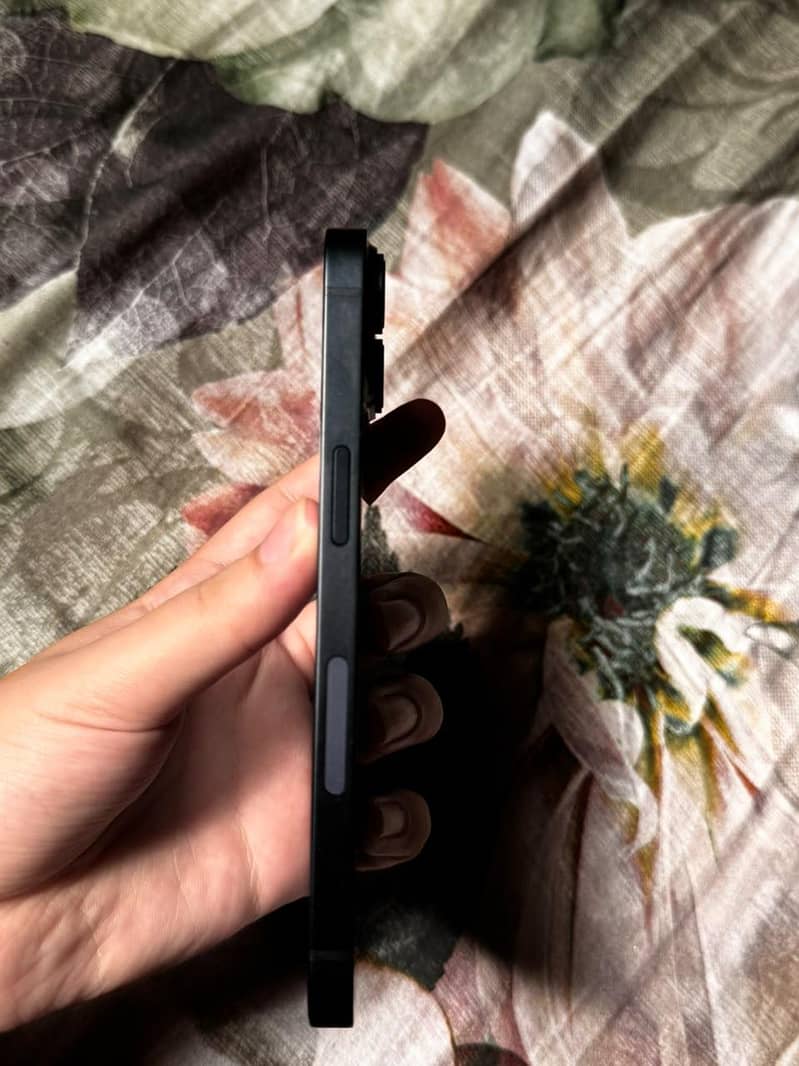 Apple iPhone 14 3