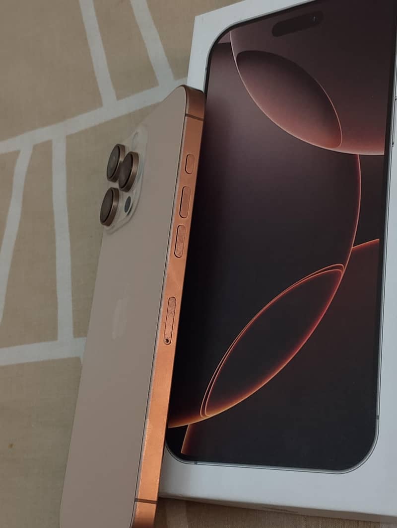 Apple iPhone 16 Pro Max 2