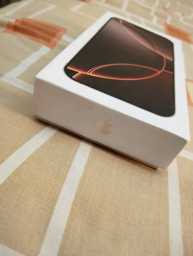 Apple iPhone 16 Pro Max 8