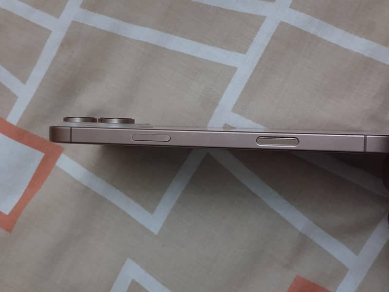Apple iPhone 16 Pro Max 10
