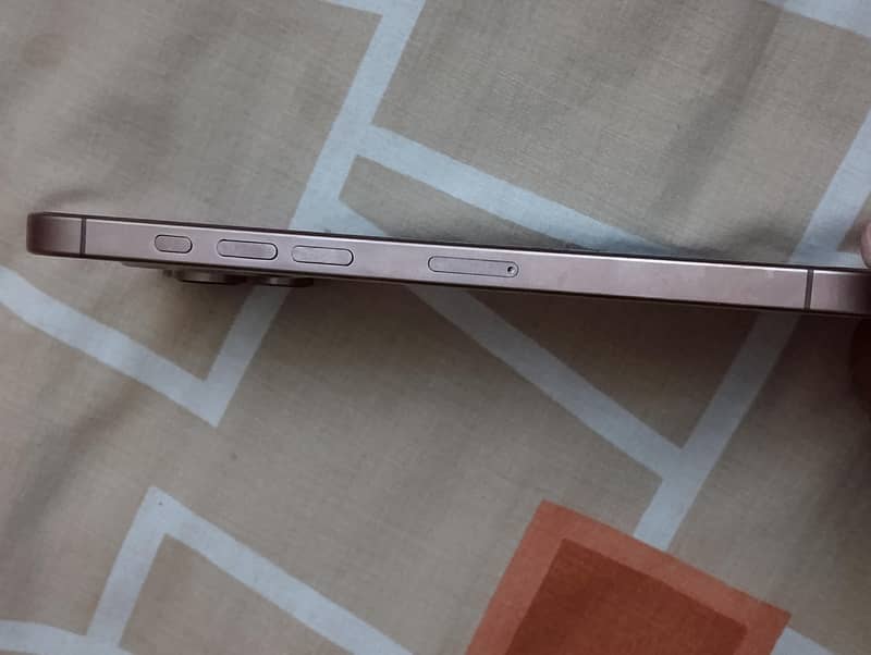 Apple iPhone 16 Pro Max 11