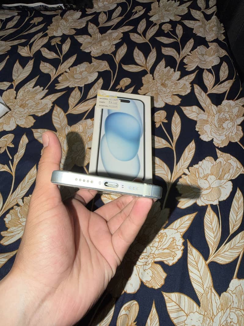 Apple iPhone 15 2