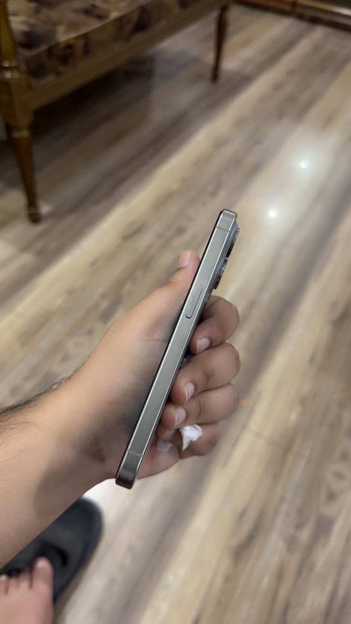 Apple iPhone 15 Pro 2