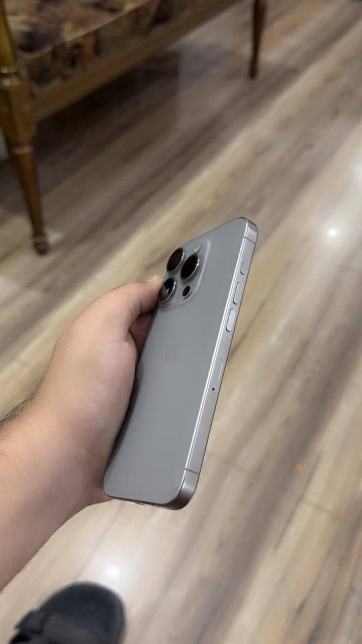 Apple iPhone 15 Pro 4