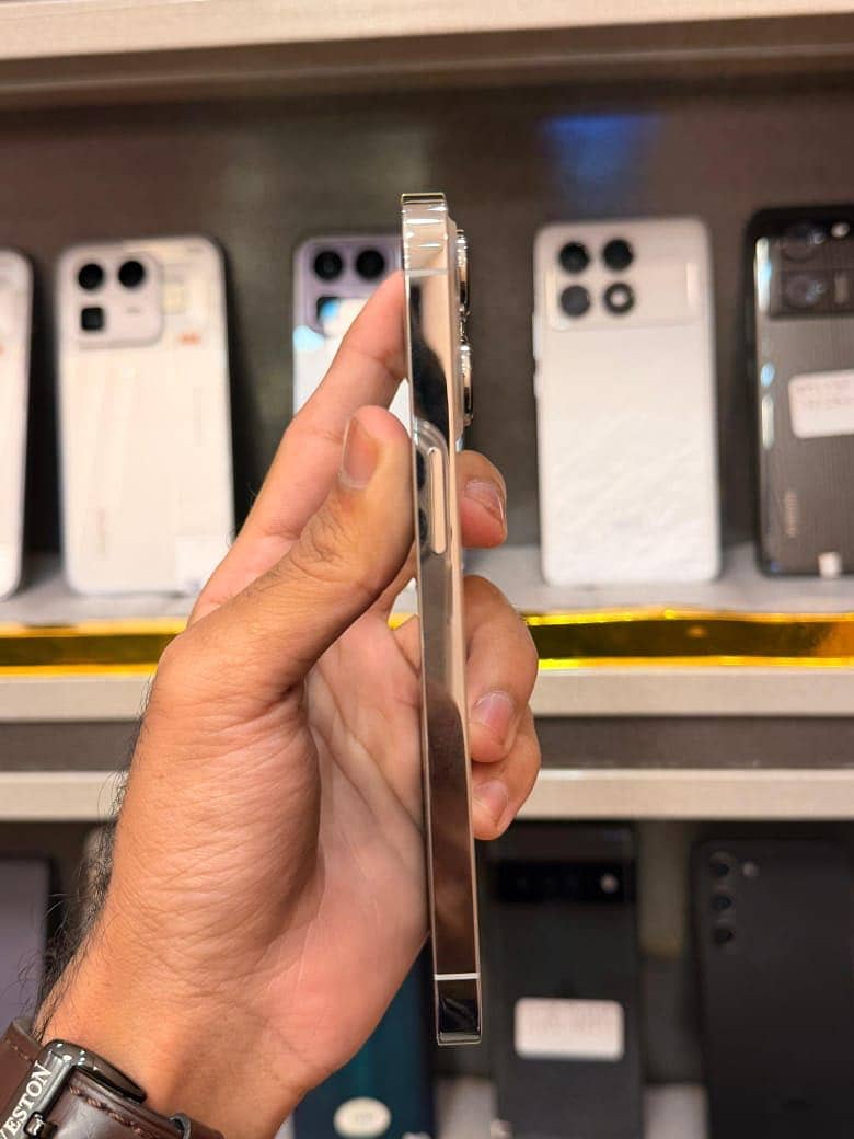 Apple iPhone 13 Pro 2