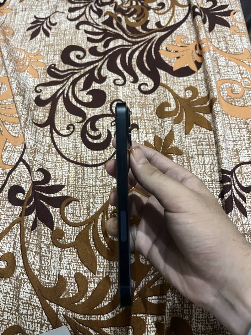 Apple iPhone 13 1