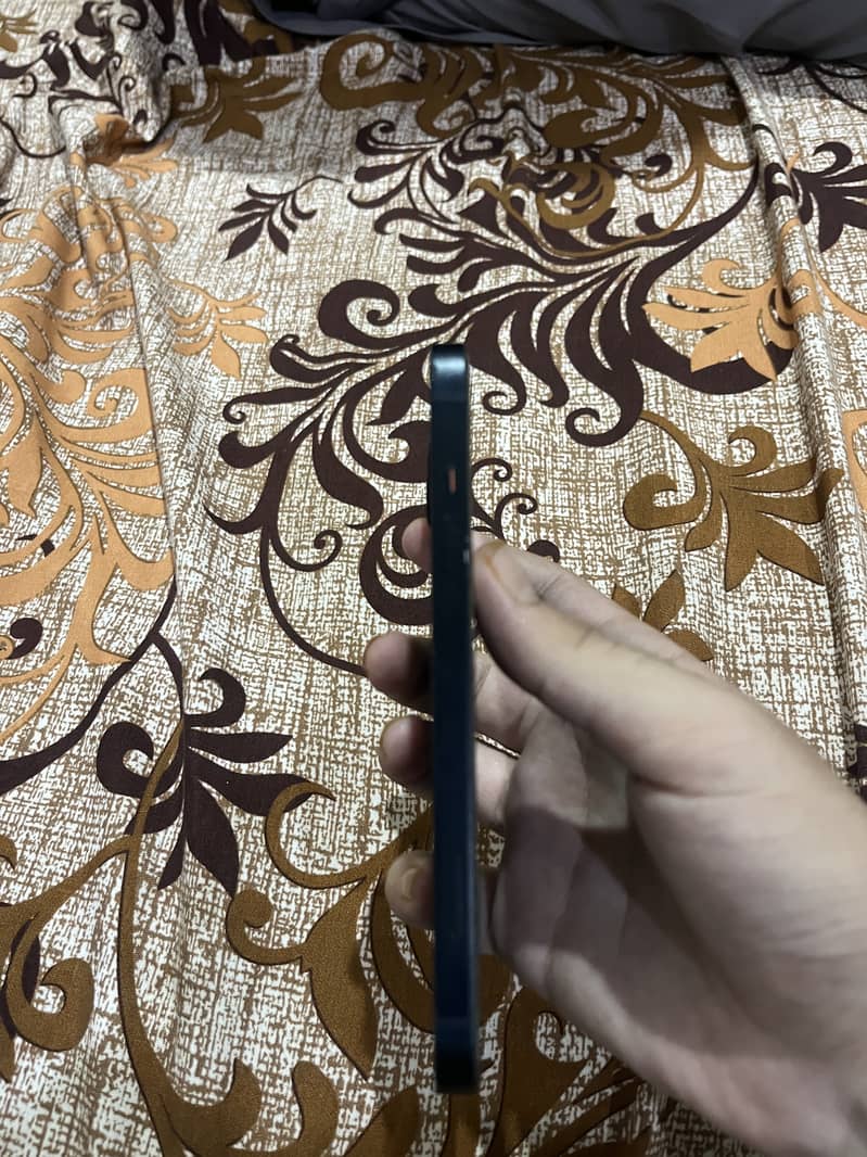 Apple iPhone 13 4